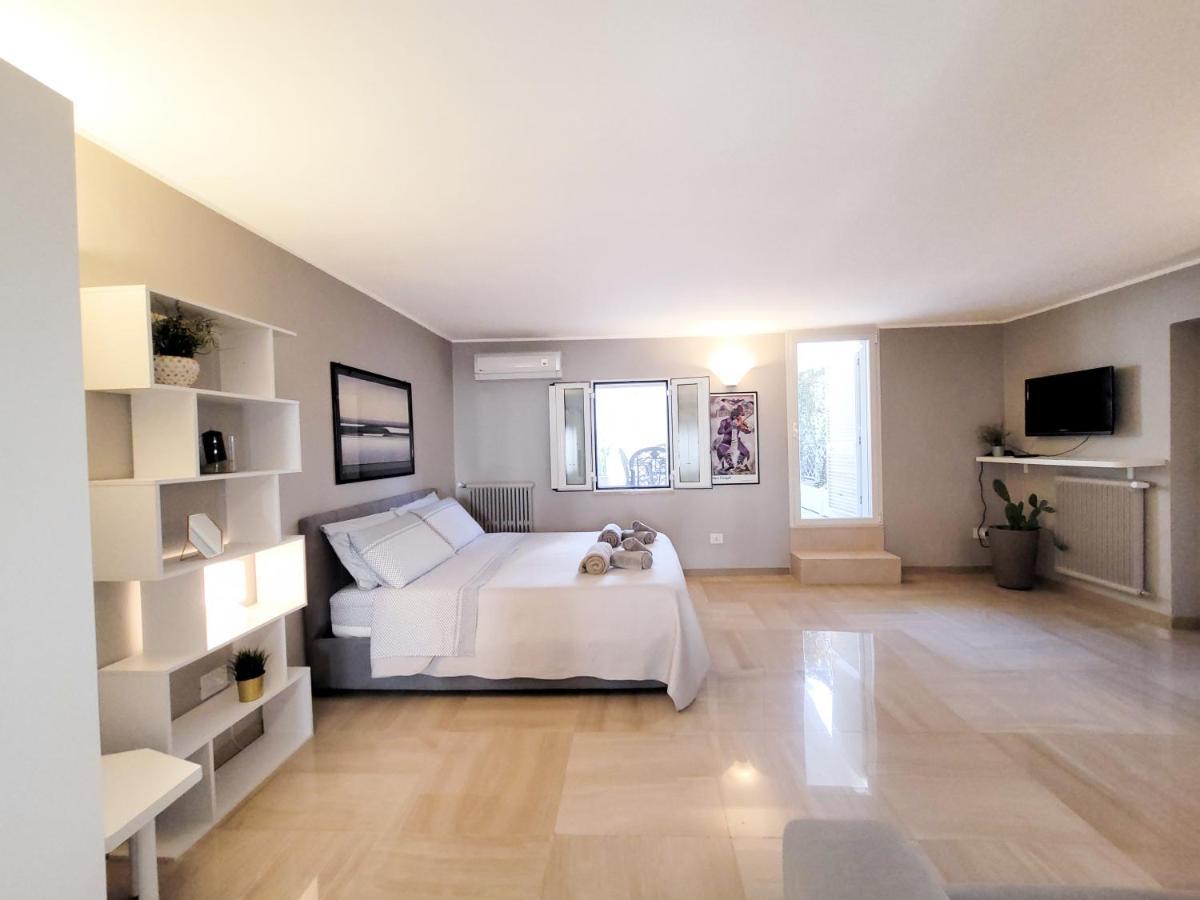 Penthouse In The Heart Of Bari With Terrace Apartment ภายนอก รูปภาพ